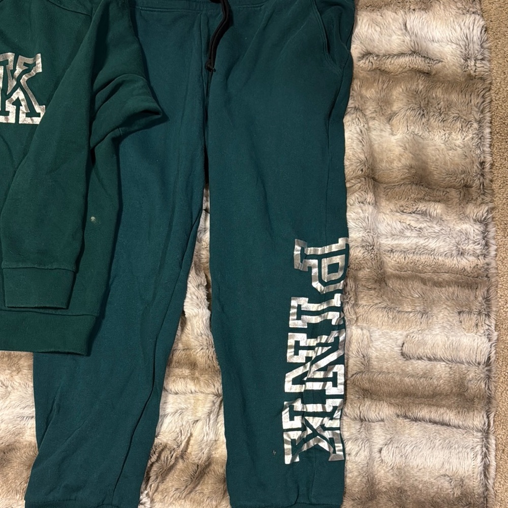 PINK Victoria’s Secret sweatsuit L/XL - Picture 3 of 6